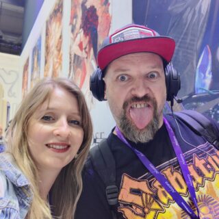 Encore une belle Gamescom en duo cette année ... et c'est déjà finie / passée ... le retour était épique avec ces emmerdes trains comme d'hab, mais on a profité comme jamais durant deux jours ...la majorité des preview sont en ligne, du moins celles qui n'avaient pas d'embargo mais quelques papiers arrivent encore les prochains jours voir semaines pour certains papiers... le lien en bio et bio, vous aurez accès à tout donc l'ITW d'Anna Demetriou, tout juste publiée, l'actrice et doubleuse de Sophia dans A Plague Tale Resonance !
